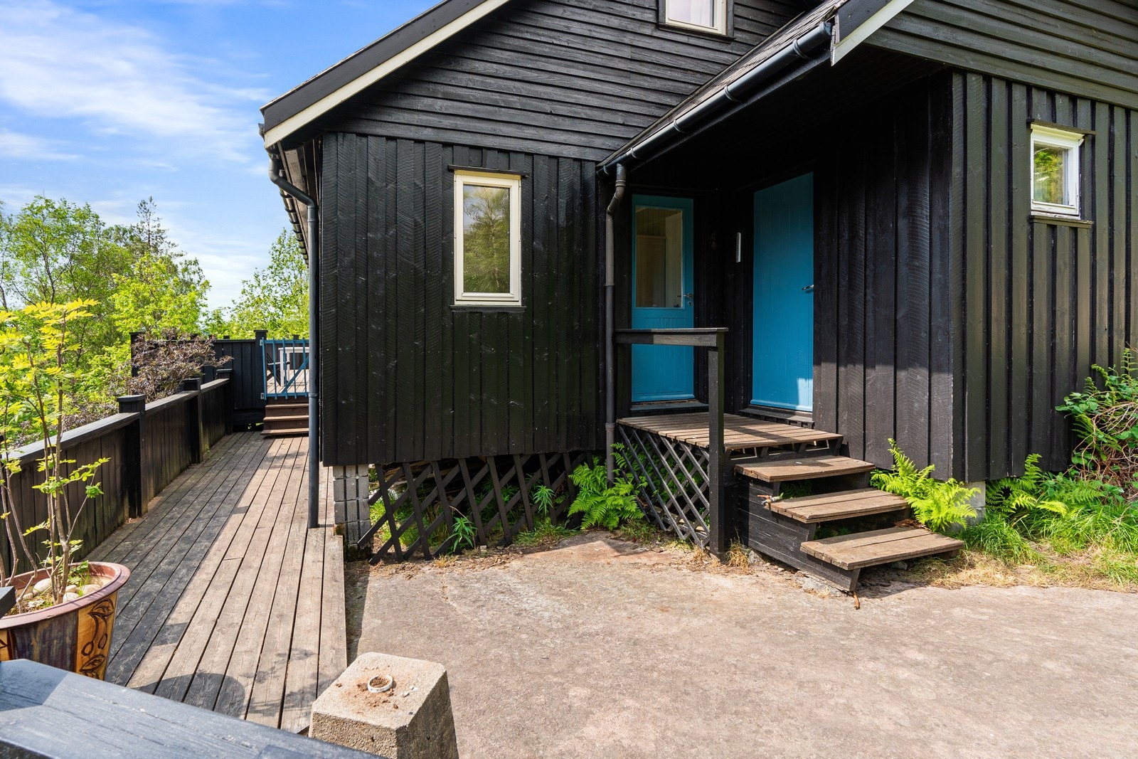 Hytta ligger svært usjenert til, omkranset av flott natur. Galleribilde