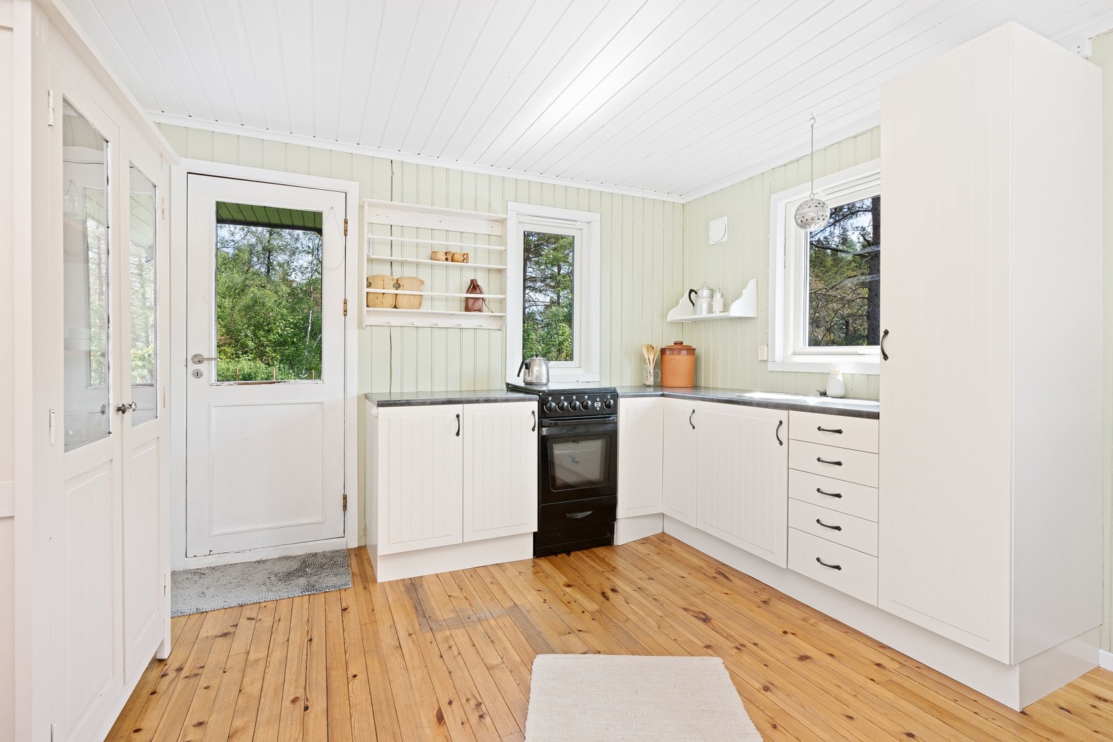 Med handelen følger også en smart gasskomfyr og gasskjøleskap, begge enkle å bruke. Galleribilde