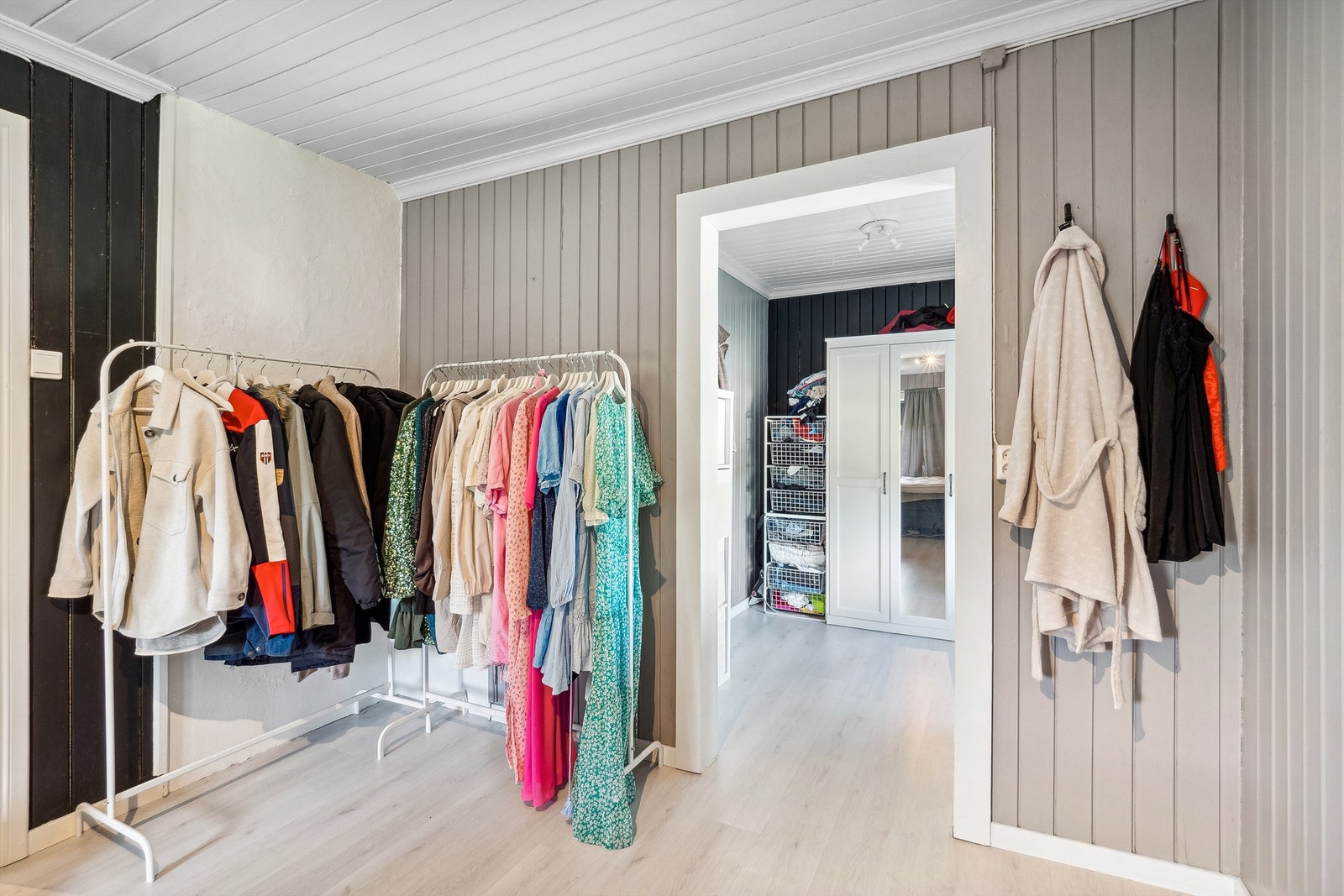 Hovedsoverom med eget garderoberom. Galleribilde