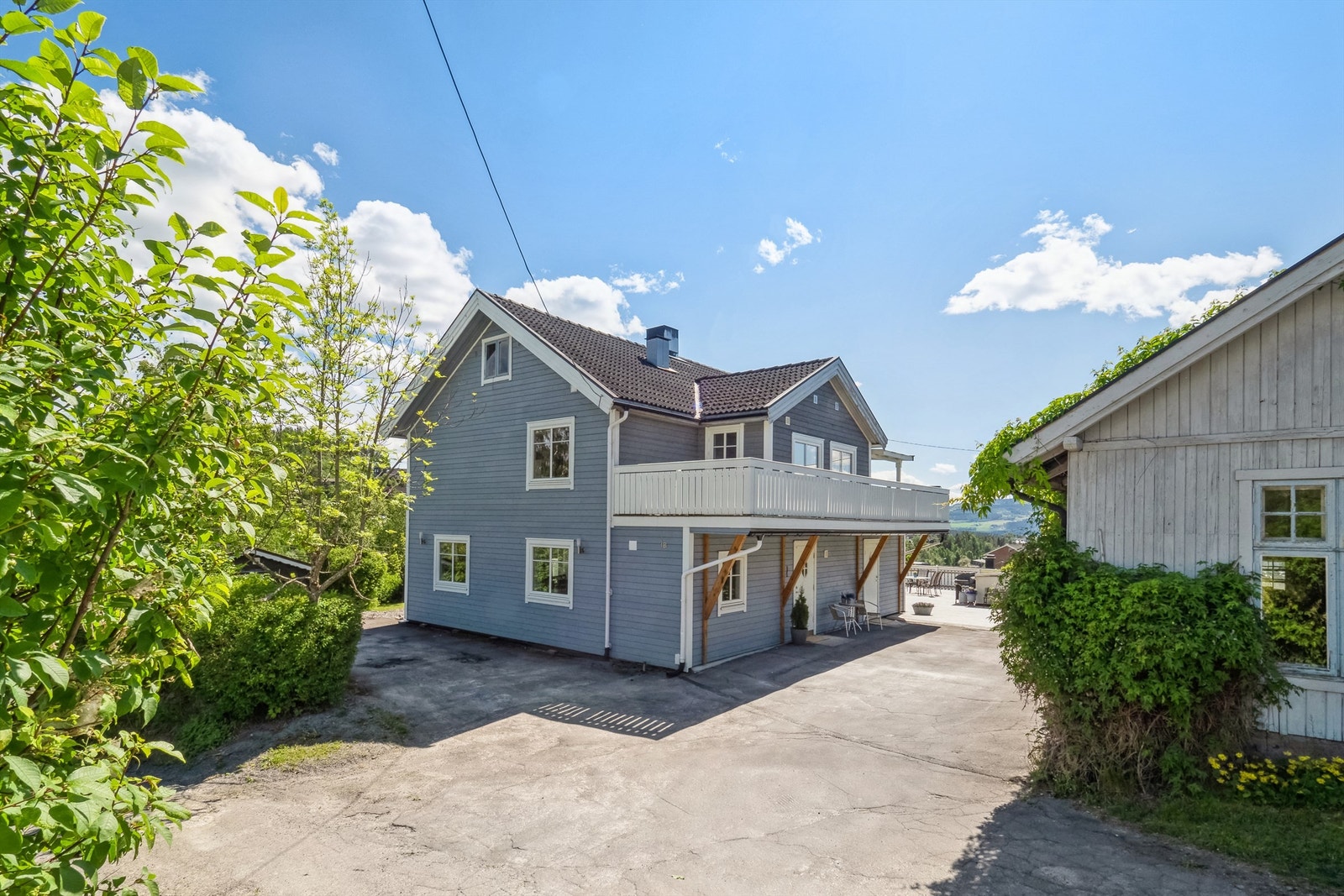 Detaljer fra boligen mot inngangspartiet. Galleribilde