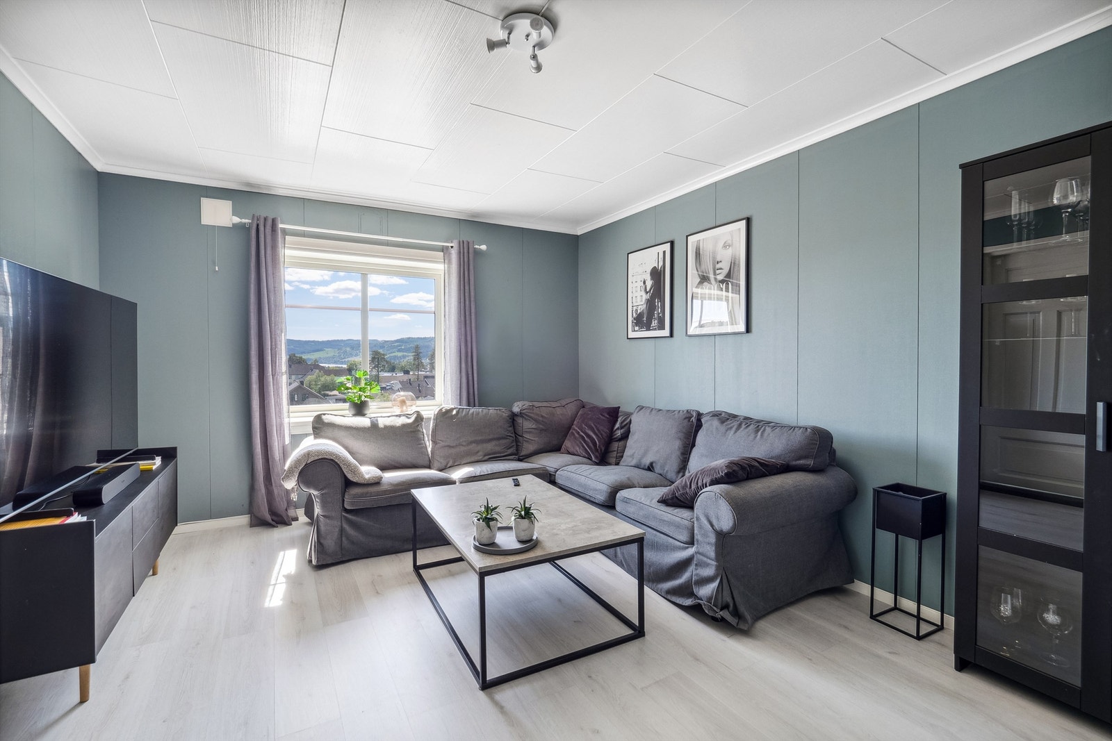 Fra stue i 2. etasje, med lune farger som gir rom for avslapning. Galleribilde