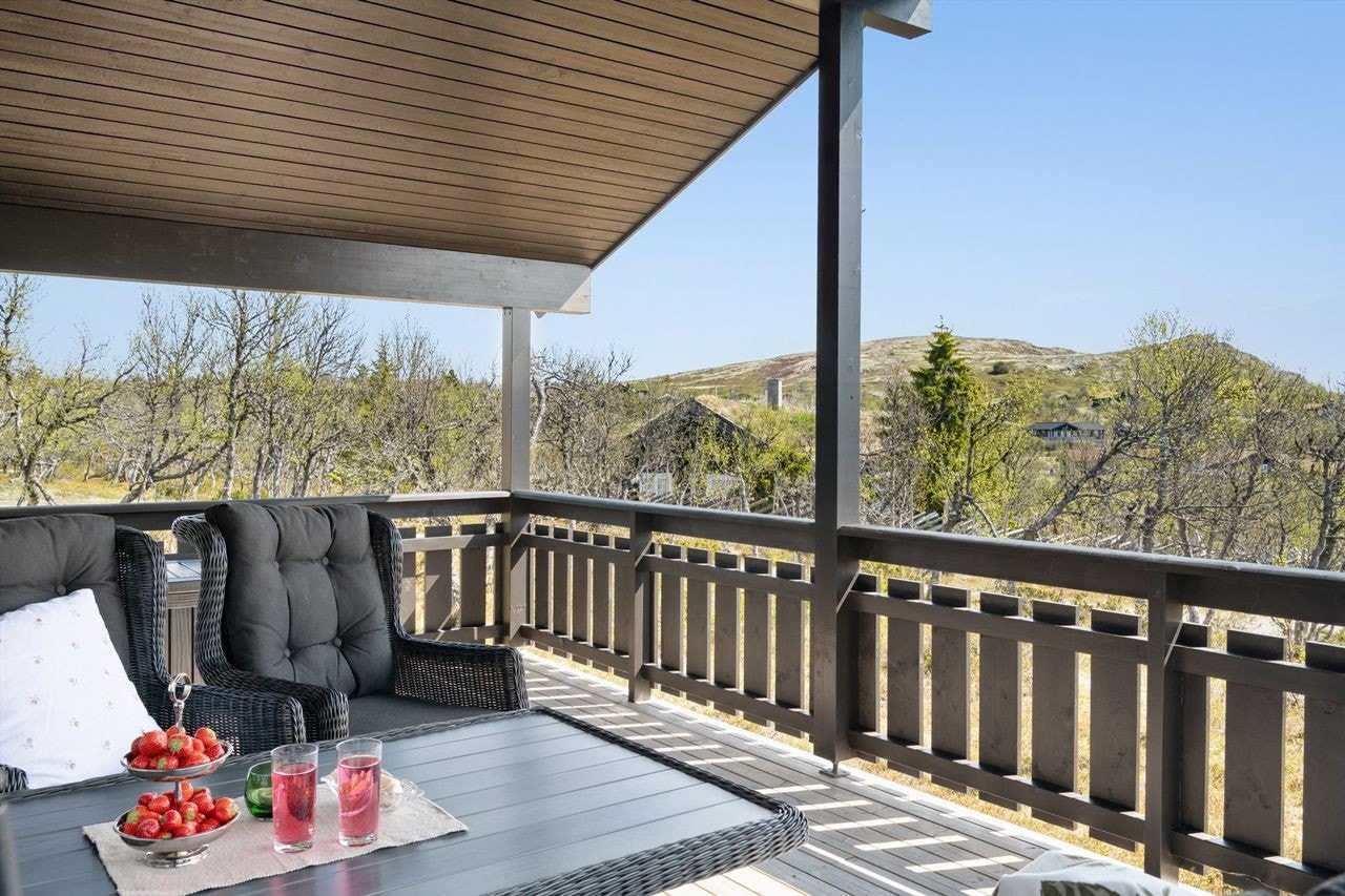 Terrassen er skjermet og romslig, og med nydelig utsikt. Galleribilde