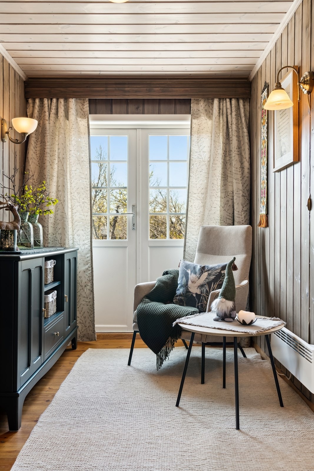 Gang med direkte utgang til vestvendt terrasseplatting. Galleribilde