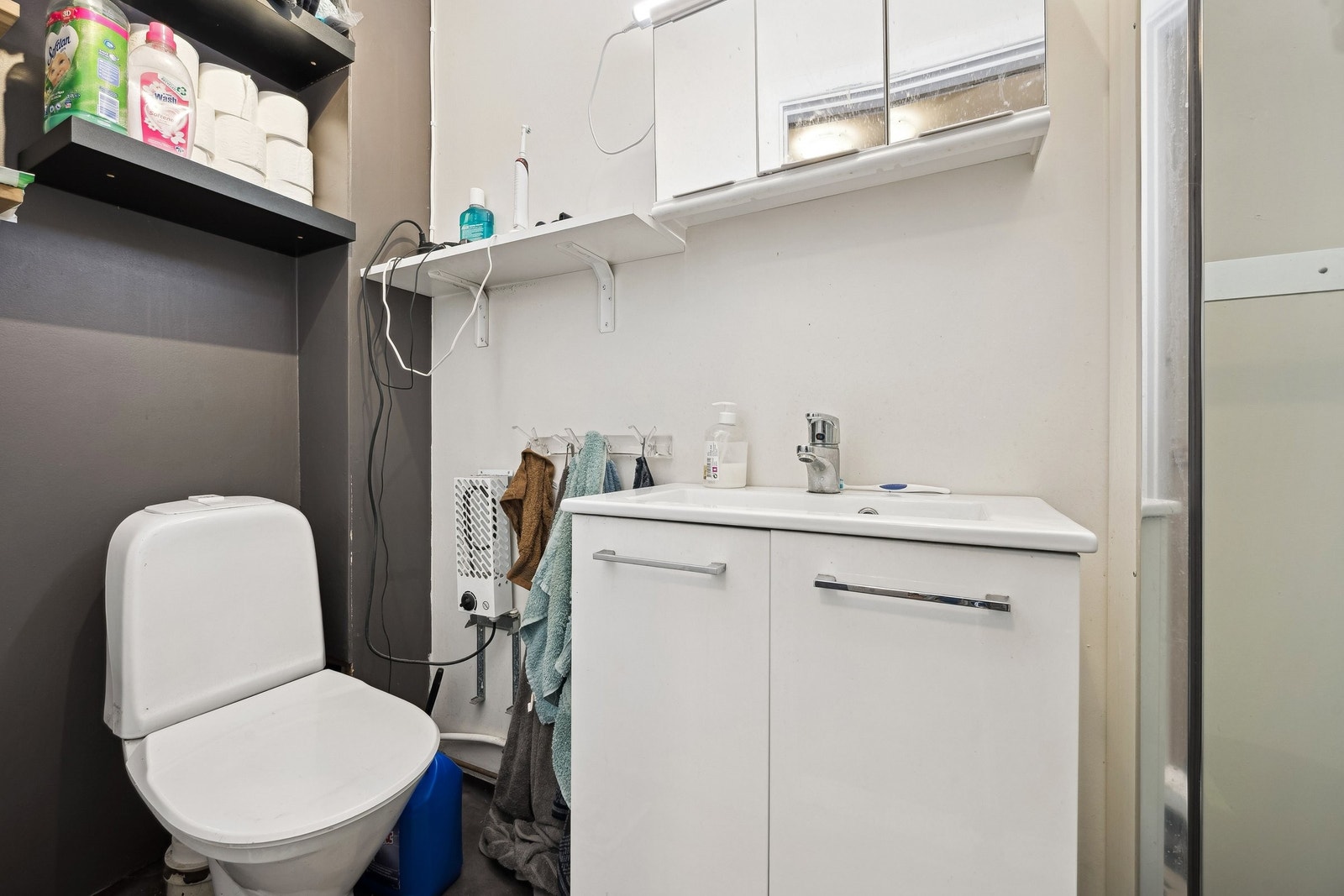 Toalettrom med dusjkabinett 1 etg Galleribilde