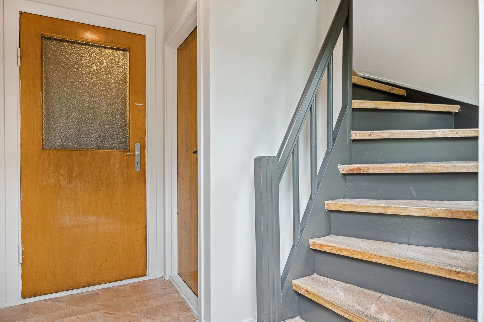 Oppgang til 2 etg Galleribilde