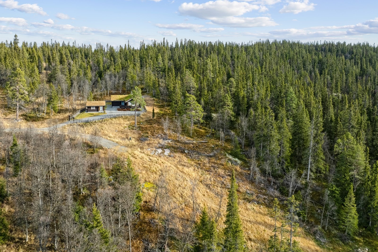 Tomten er på ca. 1952,6 m2. Galleribilde