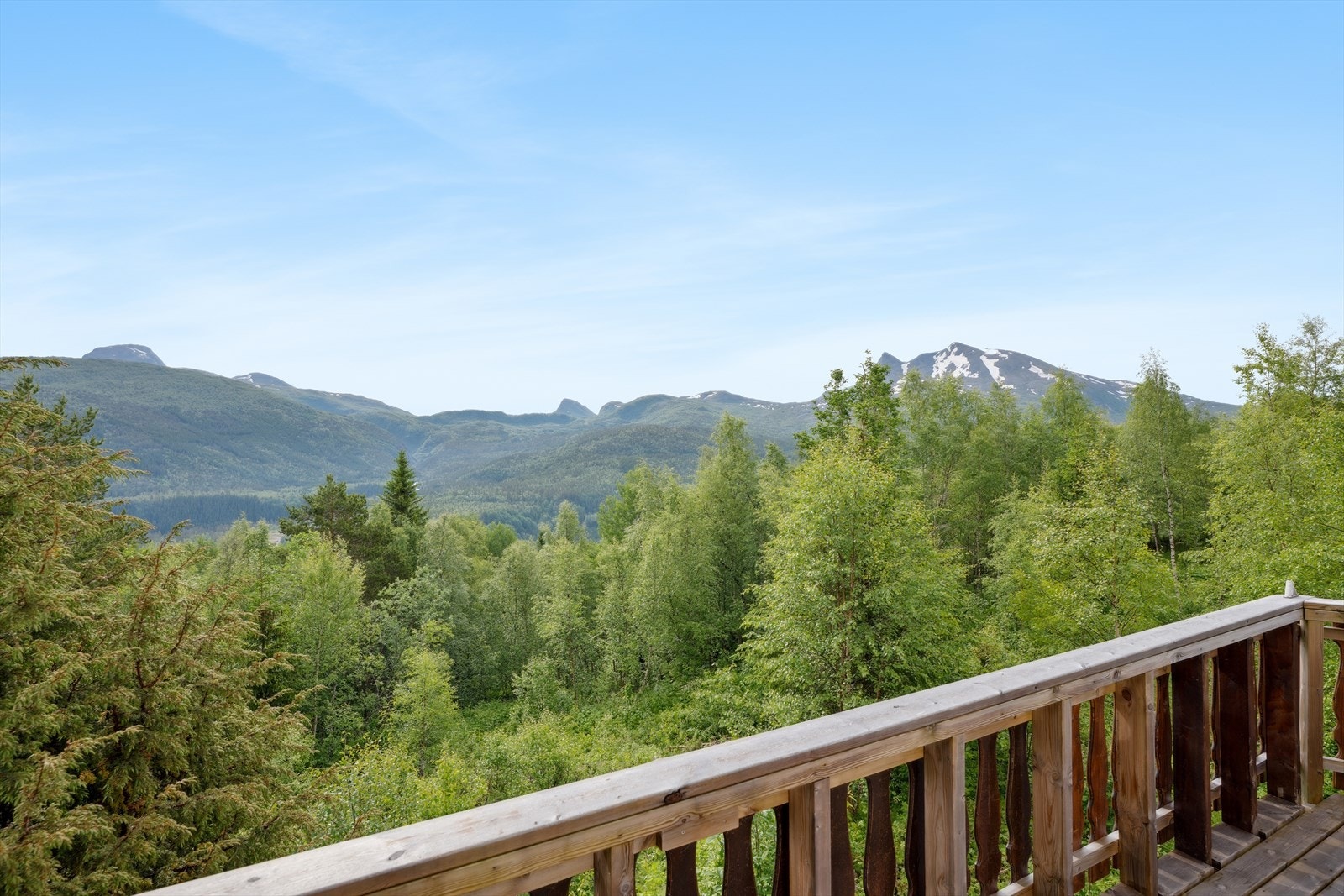 I tillegg til svært gode solforhold nyter du enestående utsikt! Galleribilde