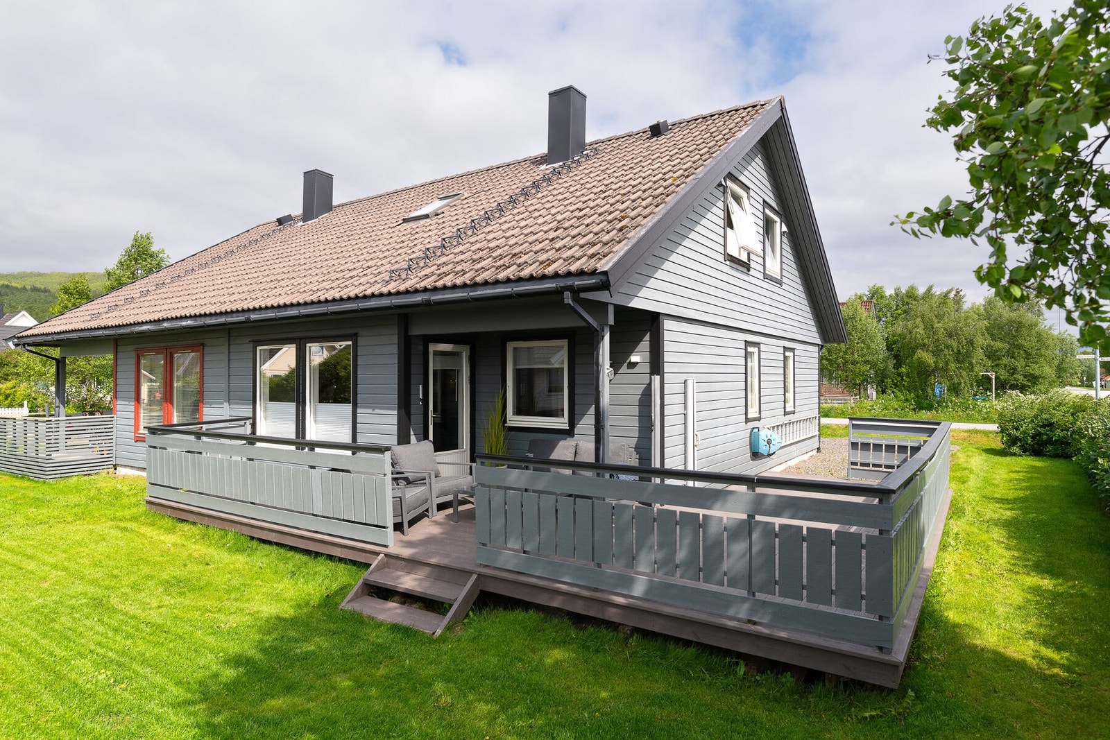 Velkommen til Øvermarka 2B! - Blomster på bildene er levert av Sylvias Blomsterhjørne (betalt partnerskap med selger) Foto: Lunde Images AS Galleribilde