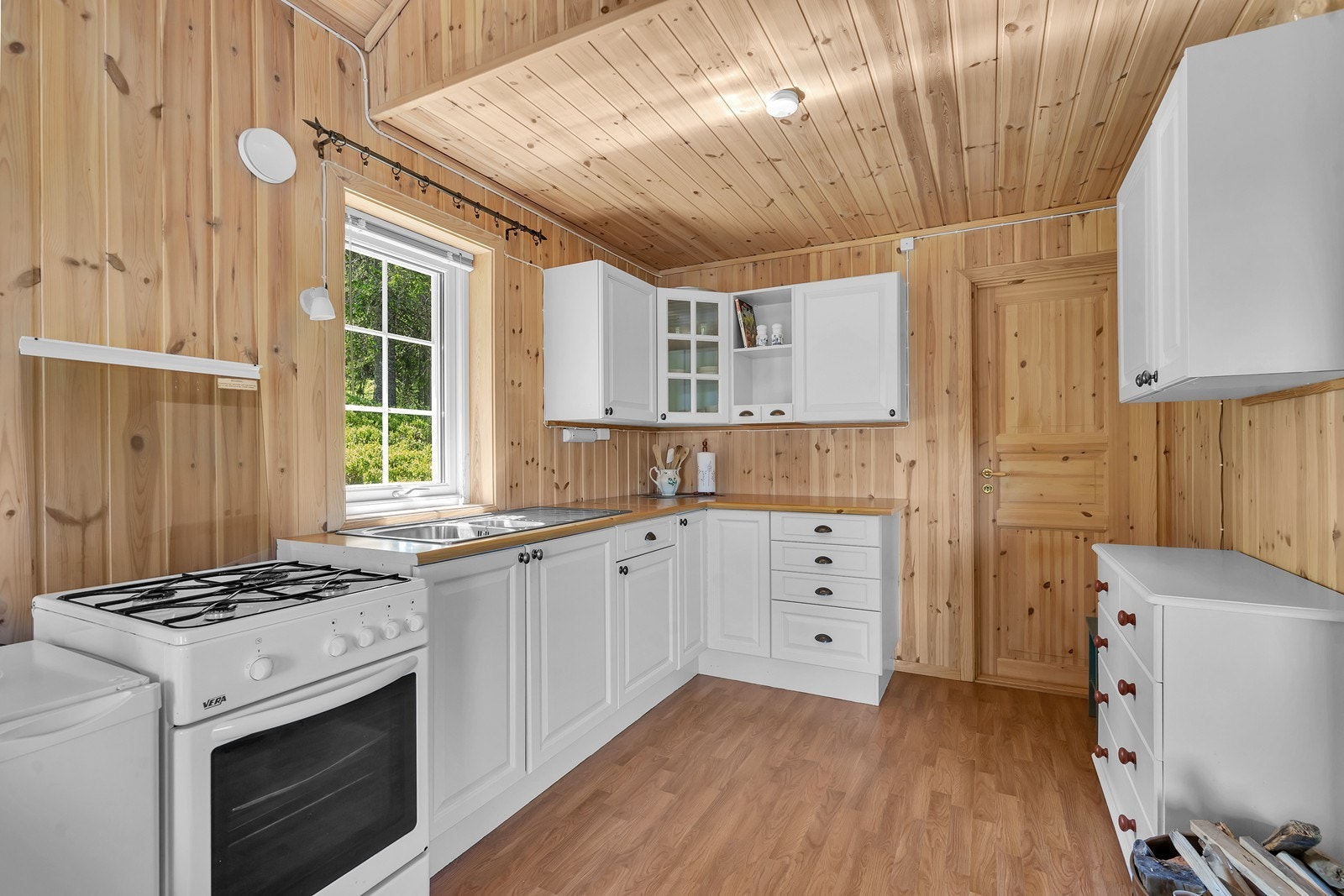 Kjøkken med hvitevarer Galleribilde