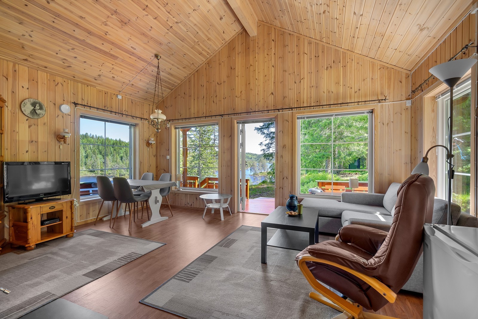 Stue med dør til terrasse Galleribilde