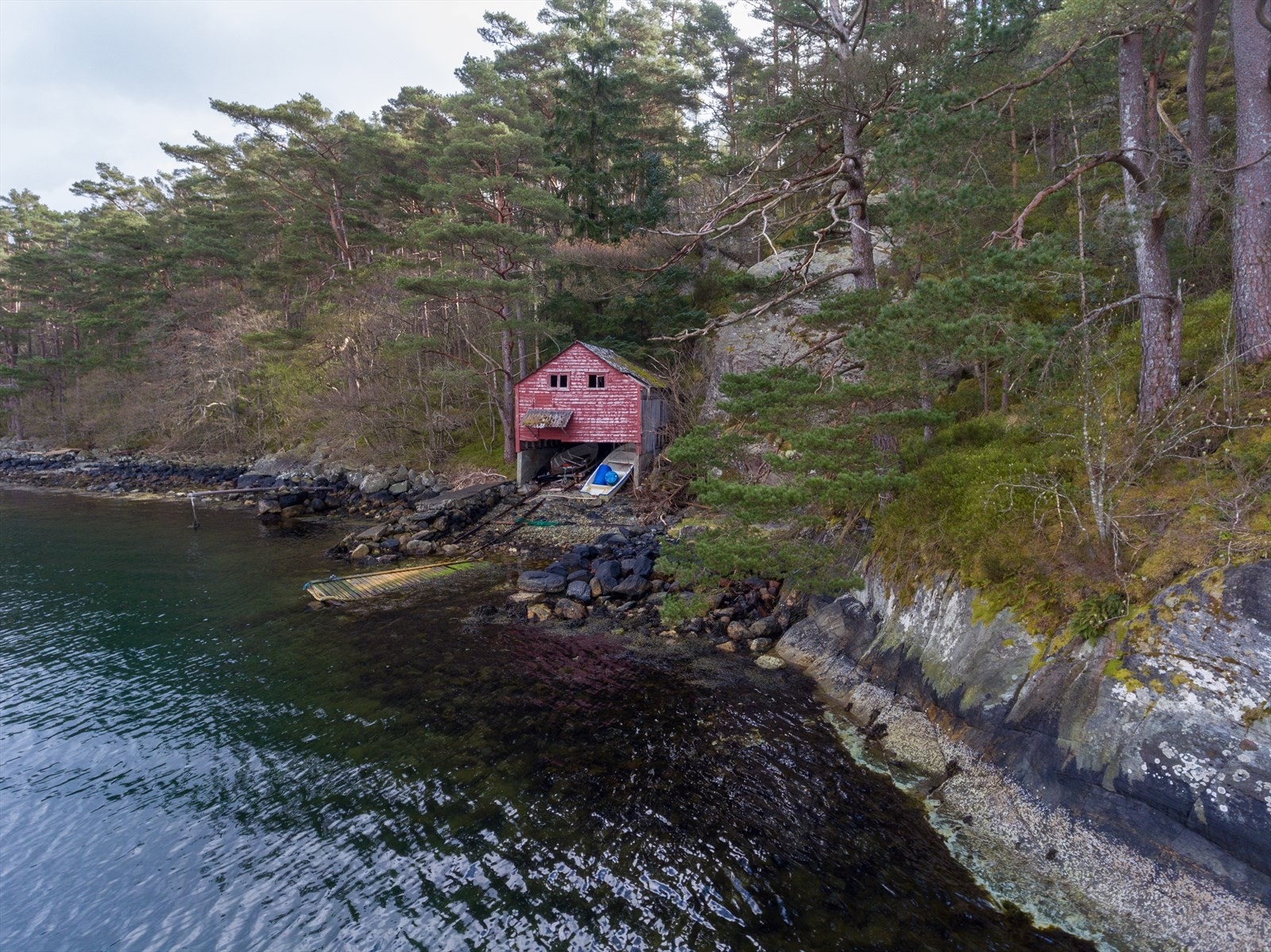 Det har vært brygge og utrigger på eiendommen. Galleribilde