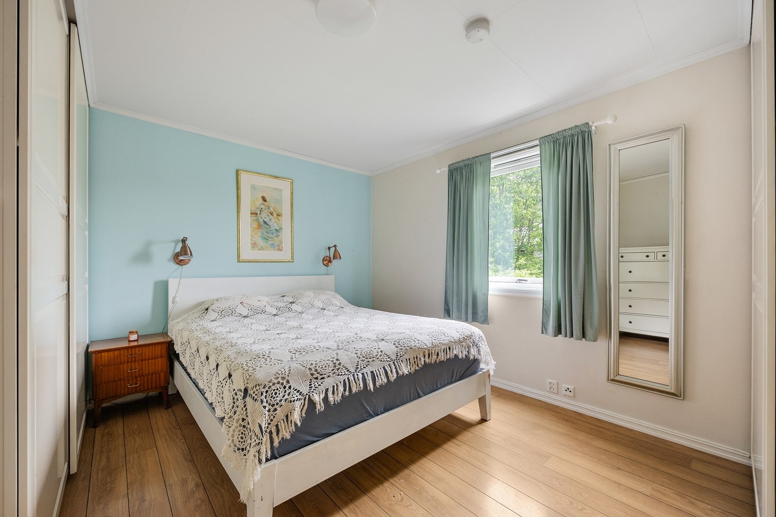 Hovedsoverommet er i boligens 1. etasje og er av god størrelse. Galleribilde