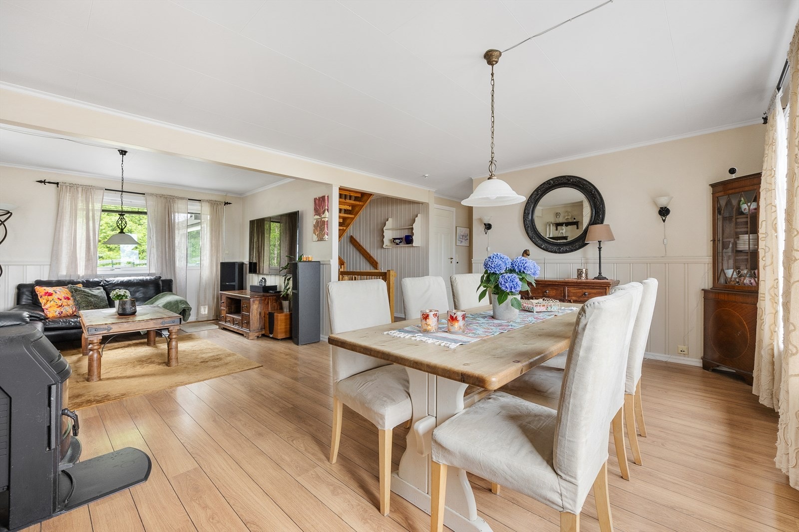 Det er installert varmepumpe i trappegangen Galleribilde