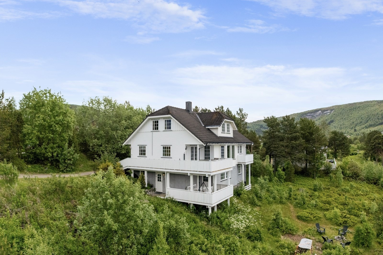 Boligen fordeler seg over tre plan Galleribilde