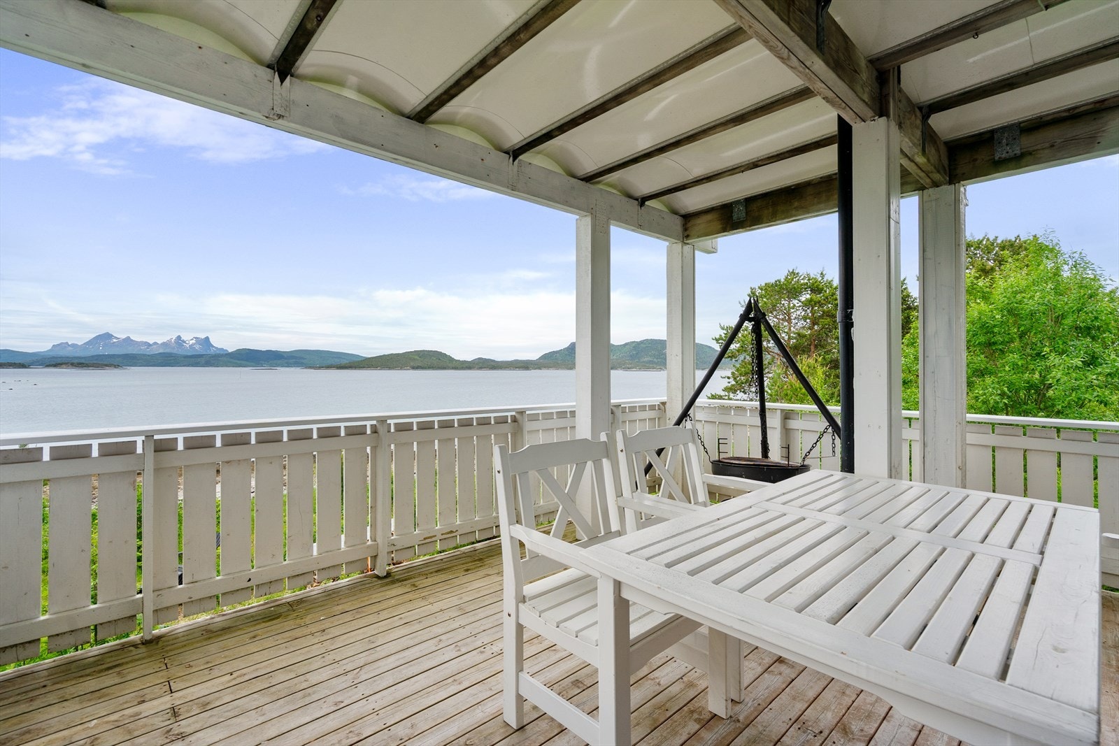 Terrasse i underetasjen som er overbygget Galleribilde