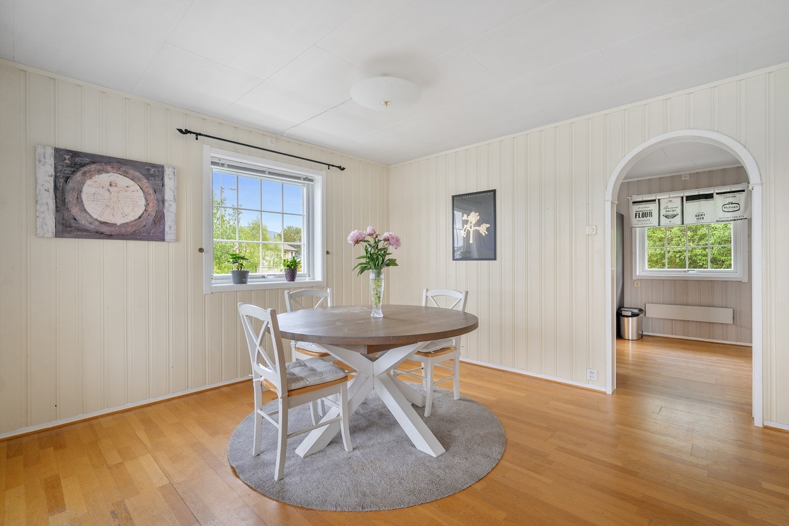 Spisestue ved kjøkkenet Galleribilde