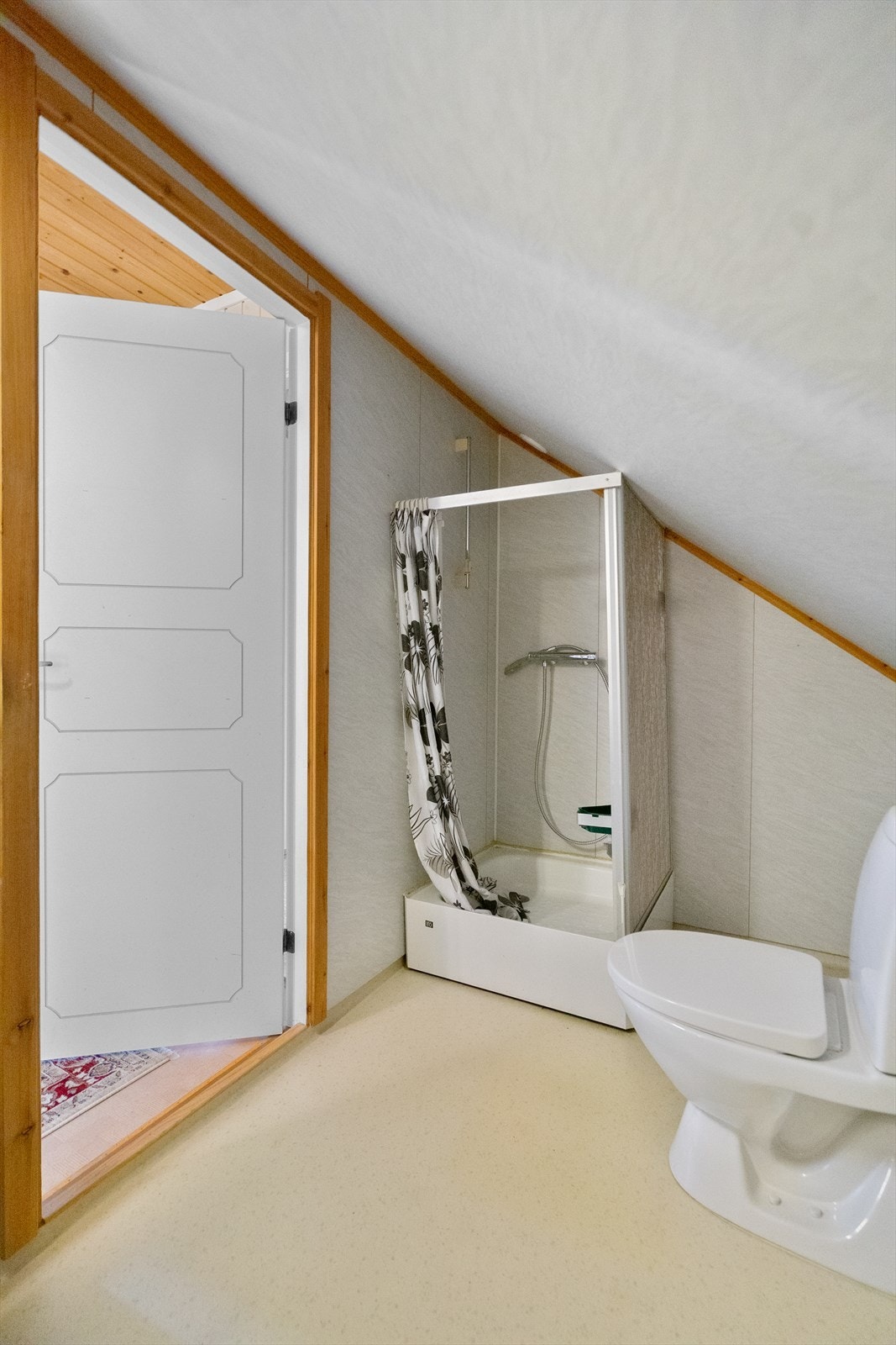 Bad i loftsetasjen Galleribilde