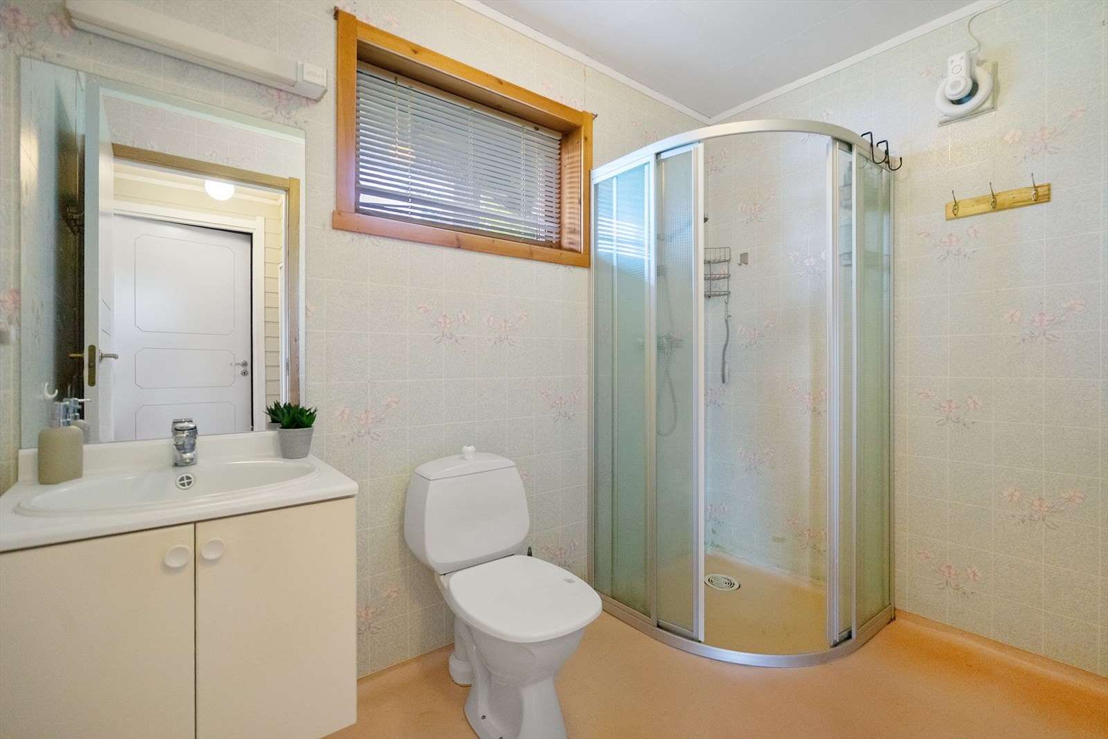 Utleiedel i underetasjen - Bad Galleribilde