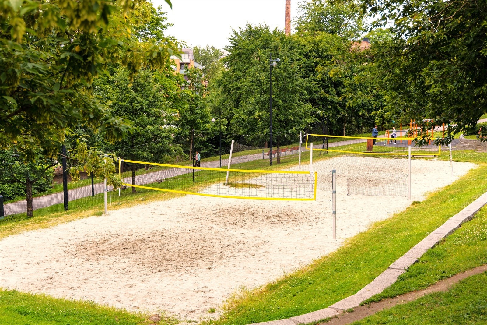 Kort avstand til Akerselva og Volleyballbanene i Elgparken, som blir godt brukt på sommeren Galleribilde