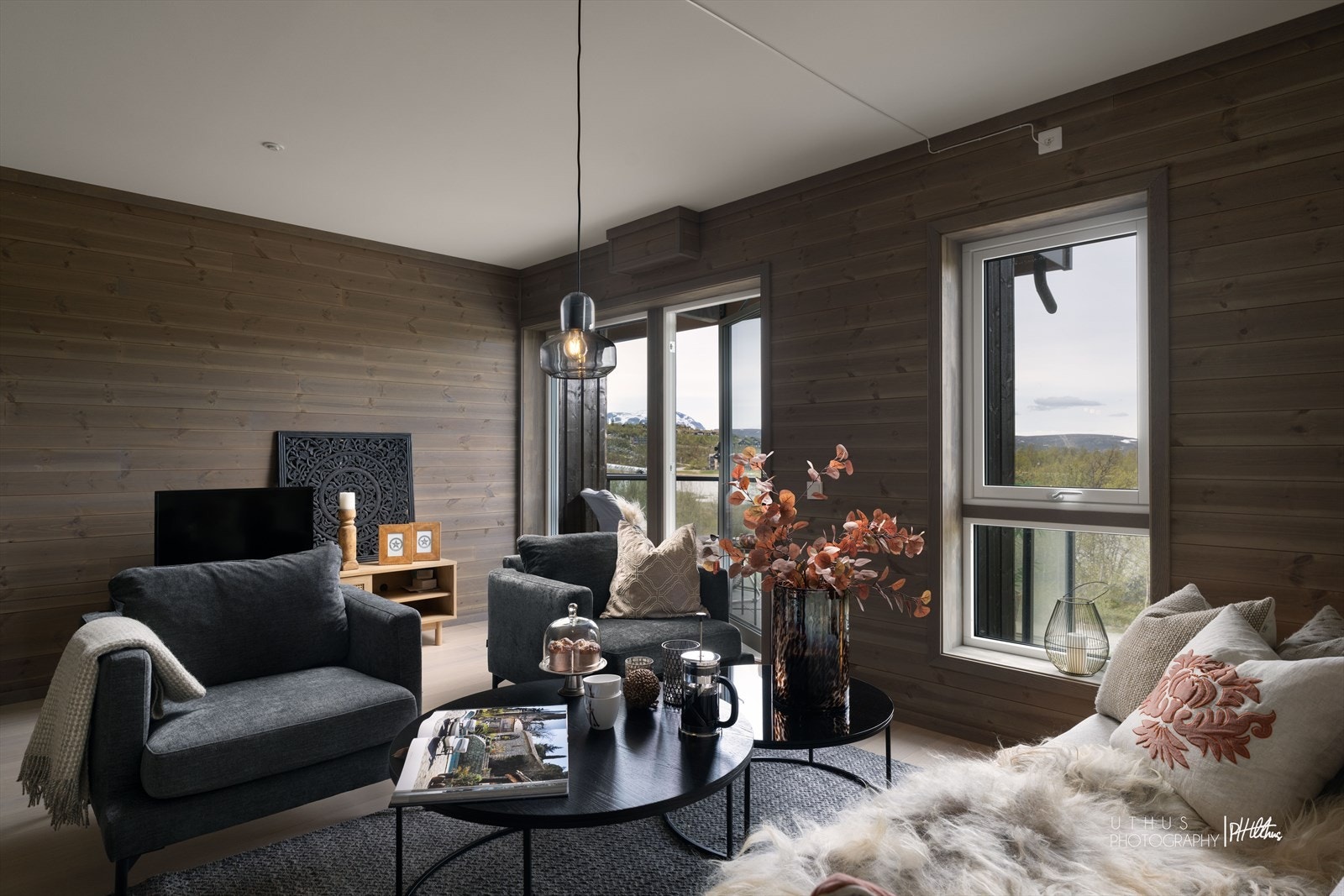 Lekker og gjennomført 3-roms leilighet i byggets 2. etasje med flott utsikt. Galleribilde