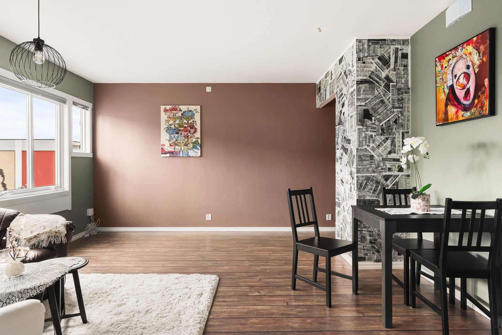 Overflatene er malt i en moderne fargekombinasjon. Galleribilde