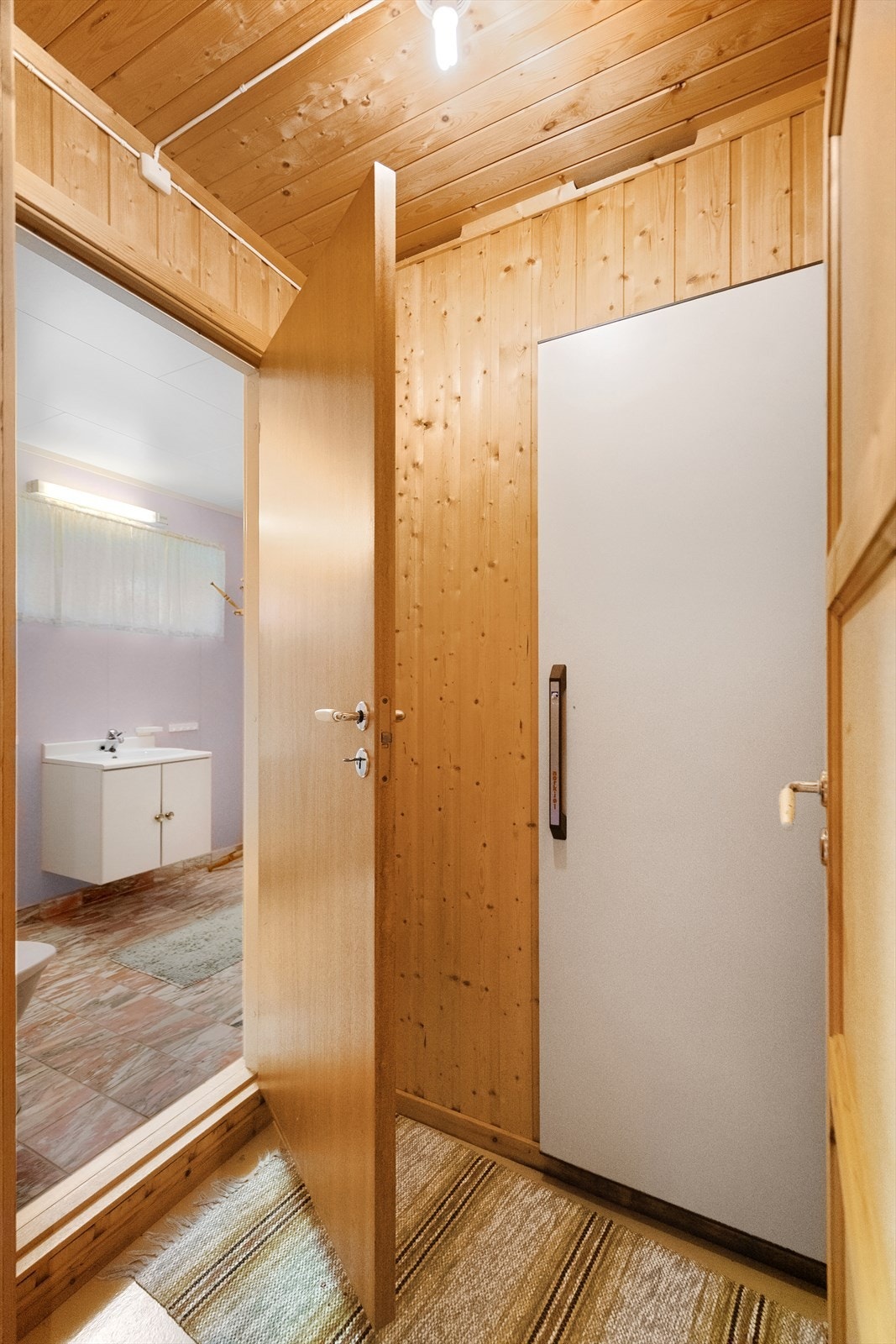 I kjeller er det praktisk kjølerom. Galleribilde