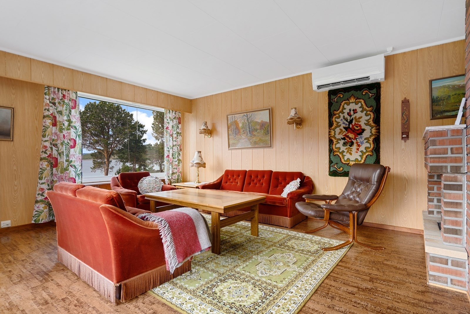 Store vindusflater gir godt med lysinnslipp og byr på flott utsikt. Galleribilde