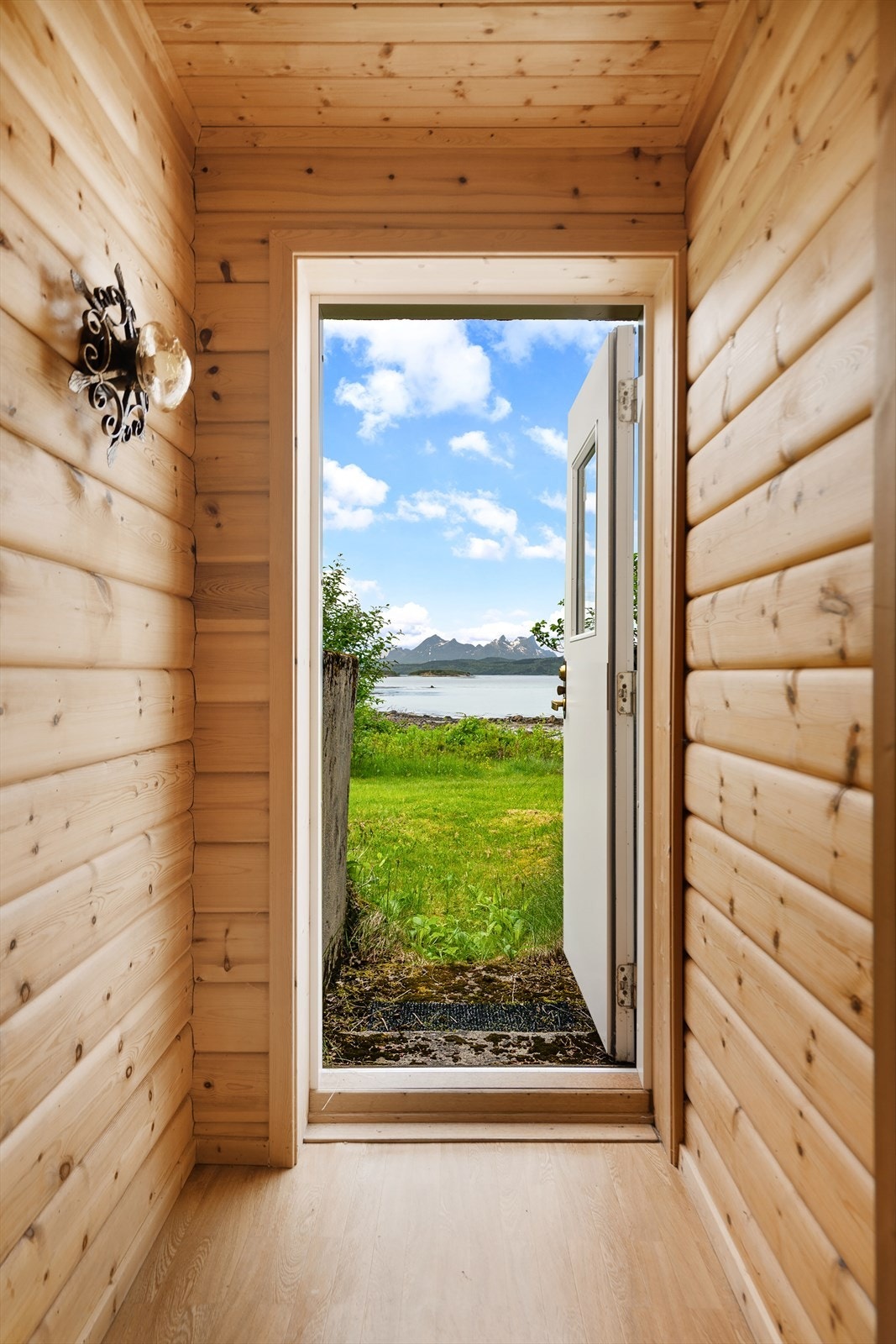 Inngang i underetasje Galleribilde