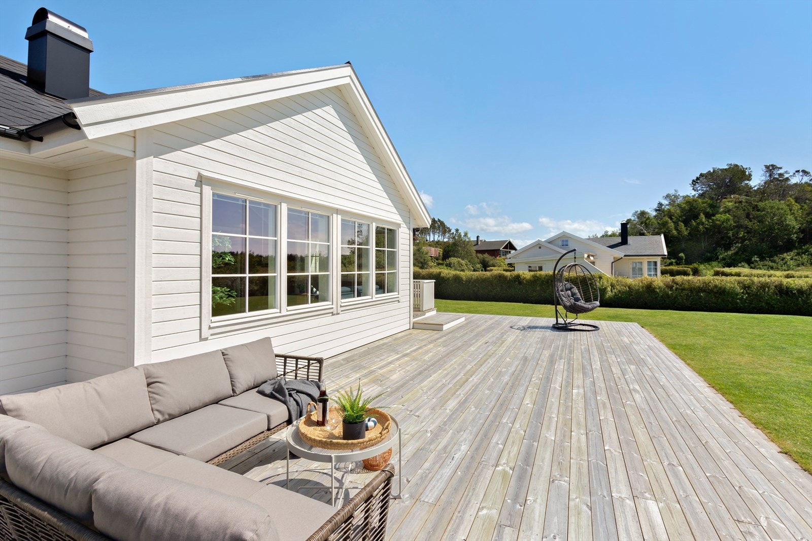 Stor og flott terrasse hvor en kan nyte gode solforhold. Galleribilde