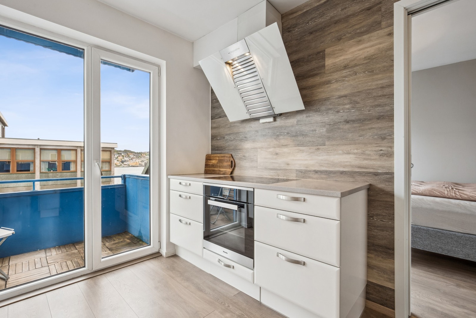 Kjøkken med integrerte hvitevarer Galleribilde