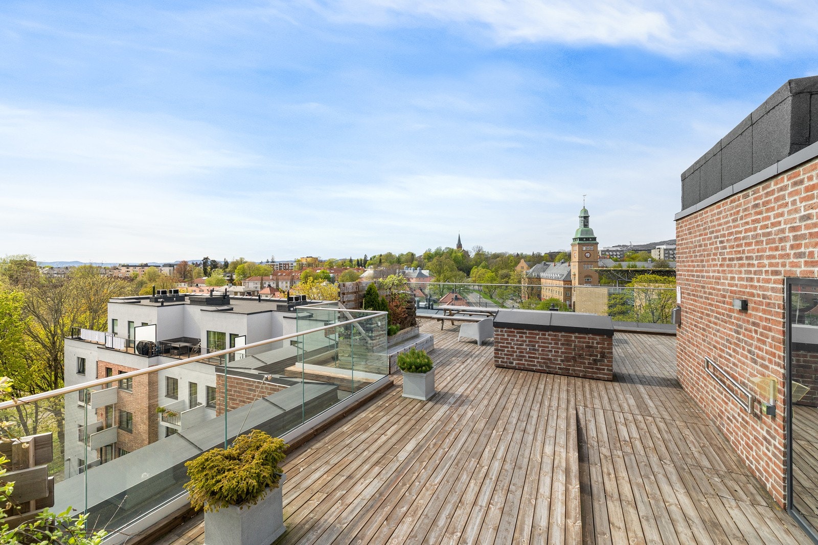 Stor felles takterrasse med heisadkomst. Galleribilde