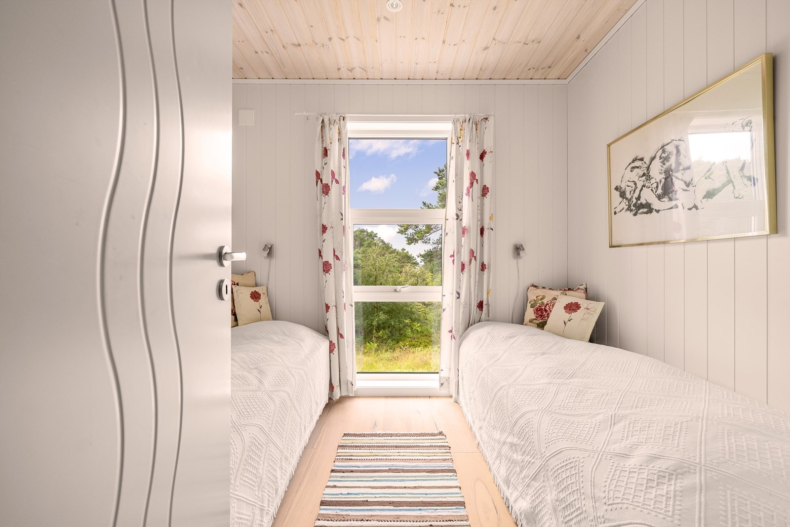 Det er god plass til storfamilien eller hele vennegjengen på denne hytten. Galleribilde