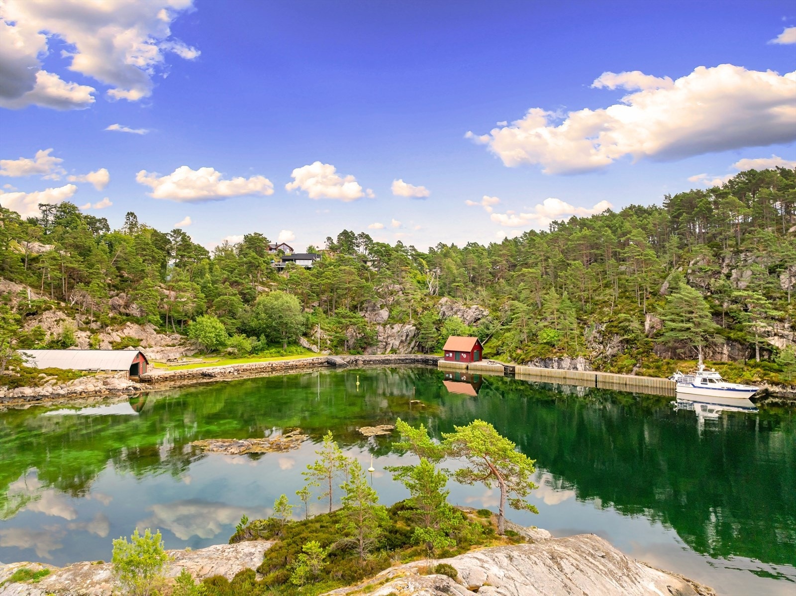 Idyllisk og flott gjestehavn Galleribilde