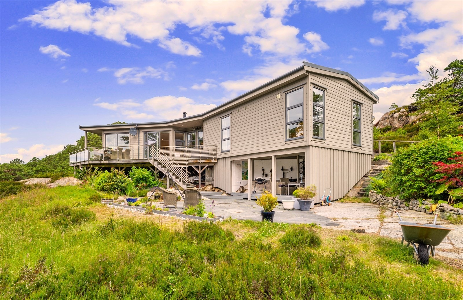 Hytten ligger praktfult til med en målbindende utsikt. Galleribilde