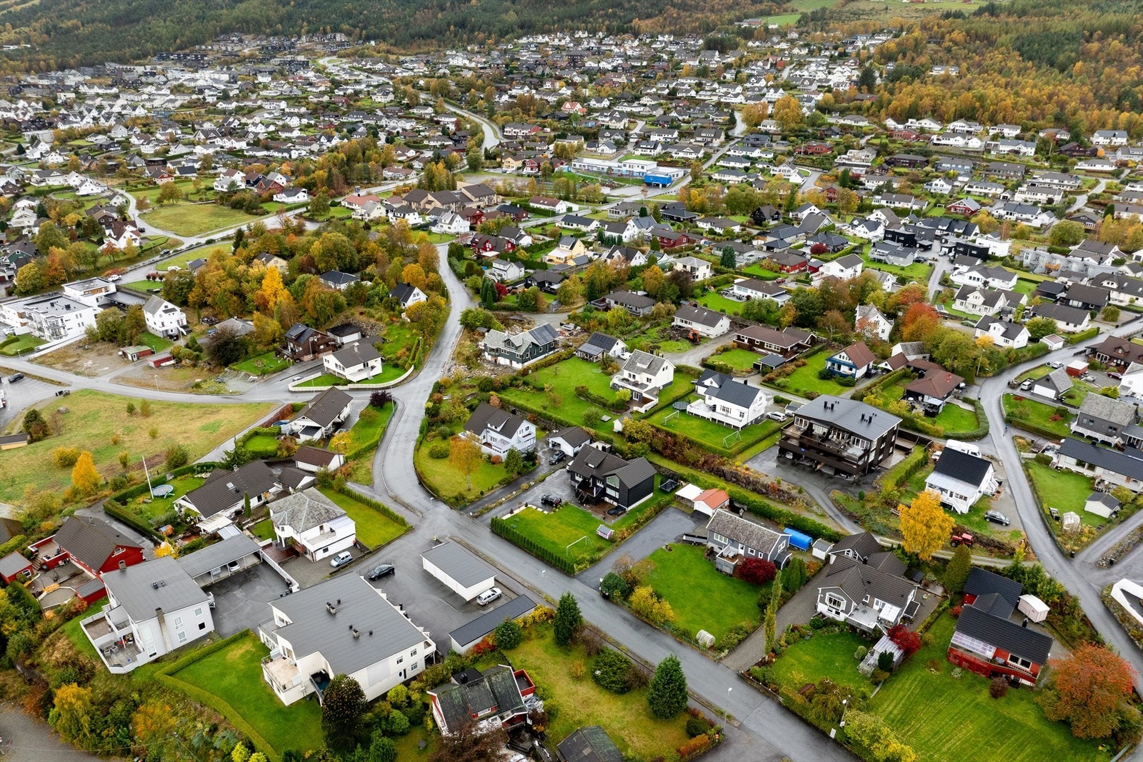 Pilen viser eiendommens plassering. Galleribilde