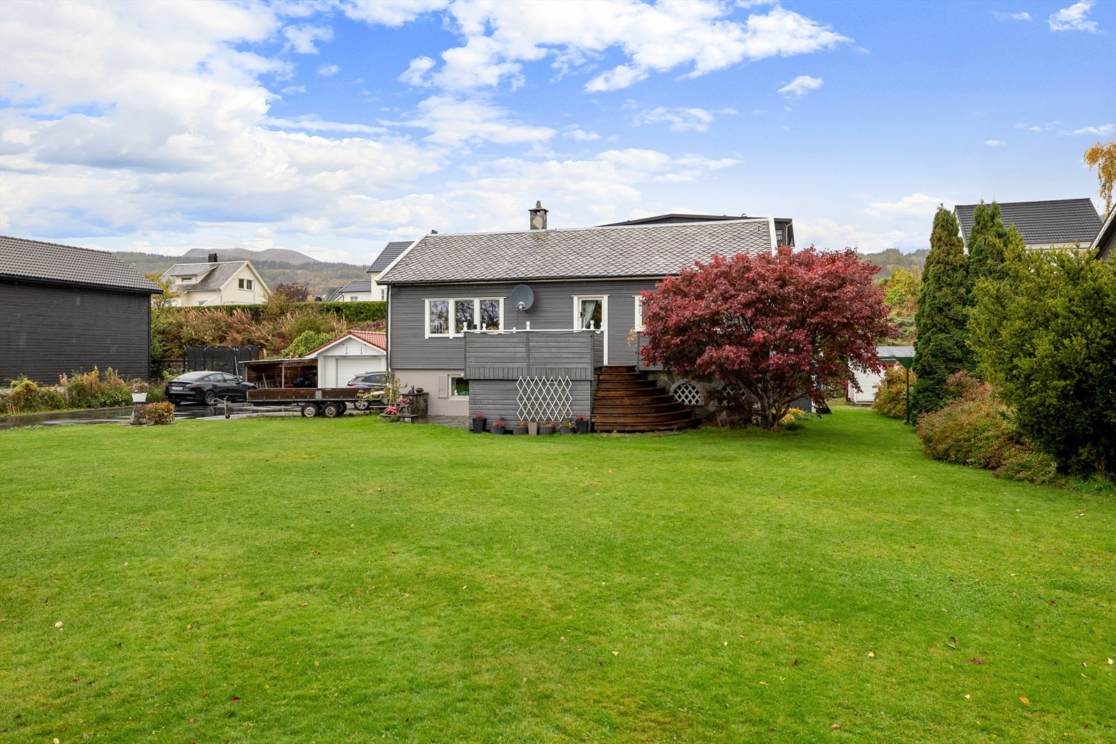 En hage som passer like godt til leker og moro som sommerfesten! Galleribilde