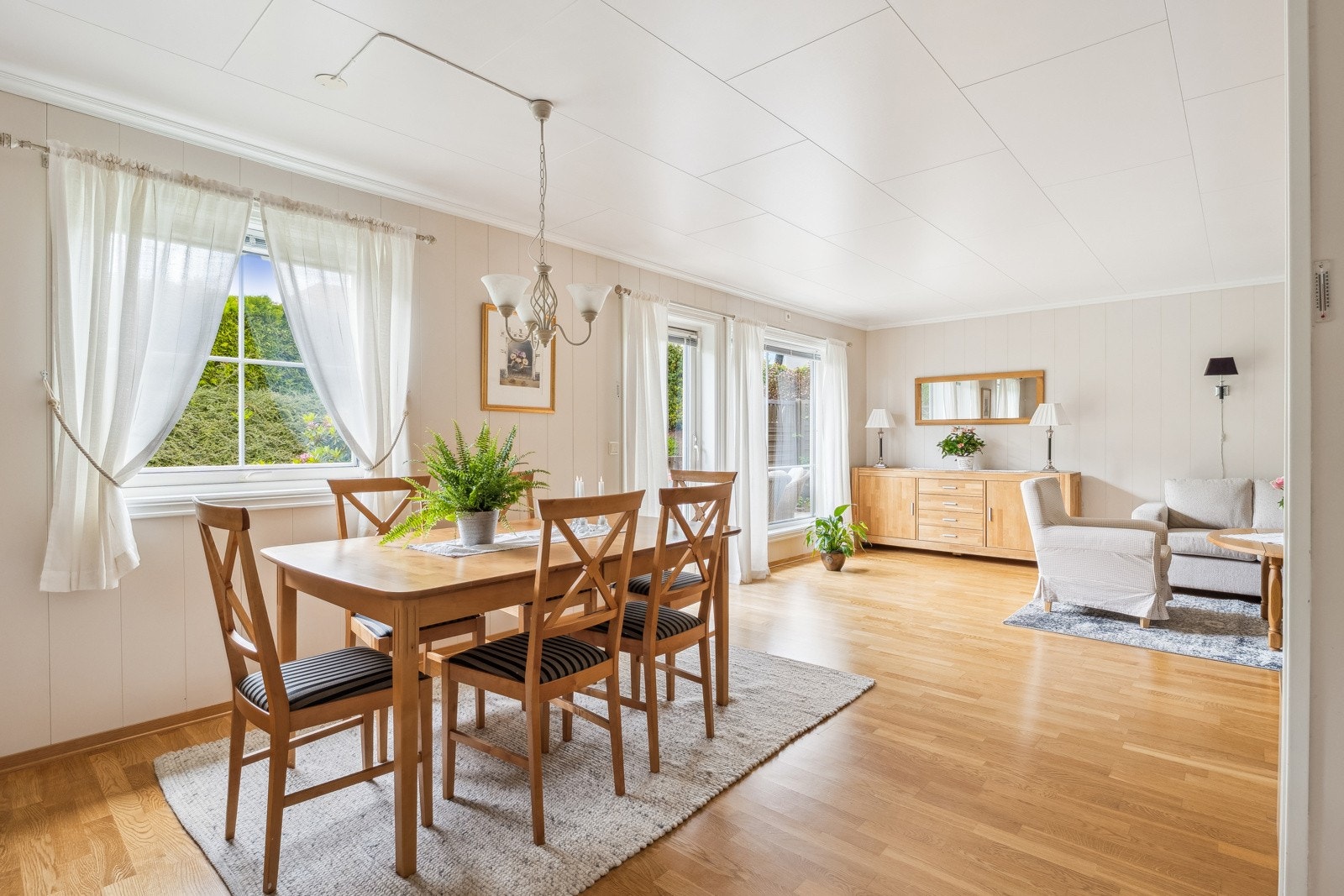 Plass til spisestue Galleribilde