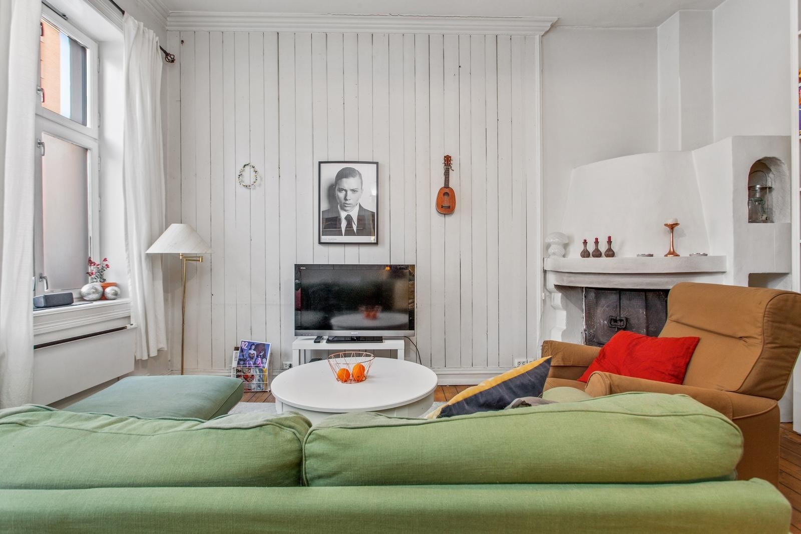 Hyggelig stue med plass til sofa og øvrige møbler. Galleribilde