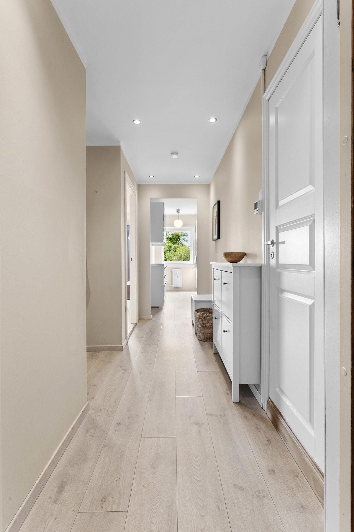 Gangen er et naturlig knutepunkt til boligens øvrige rom. Galleribilde