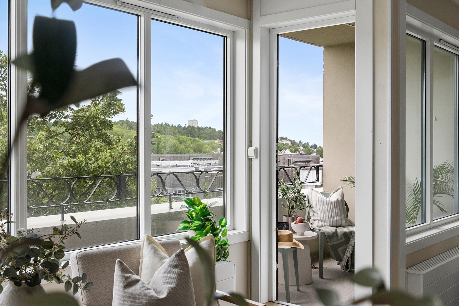 Fra stuen er det utgang til en sørøstvendt balkong. Galleribilde