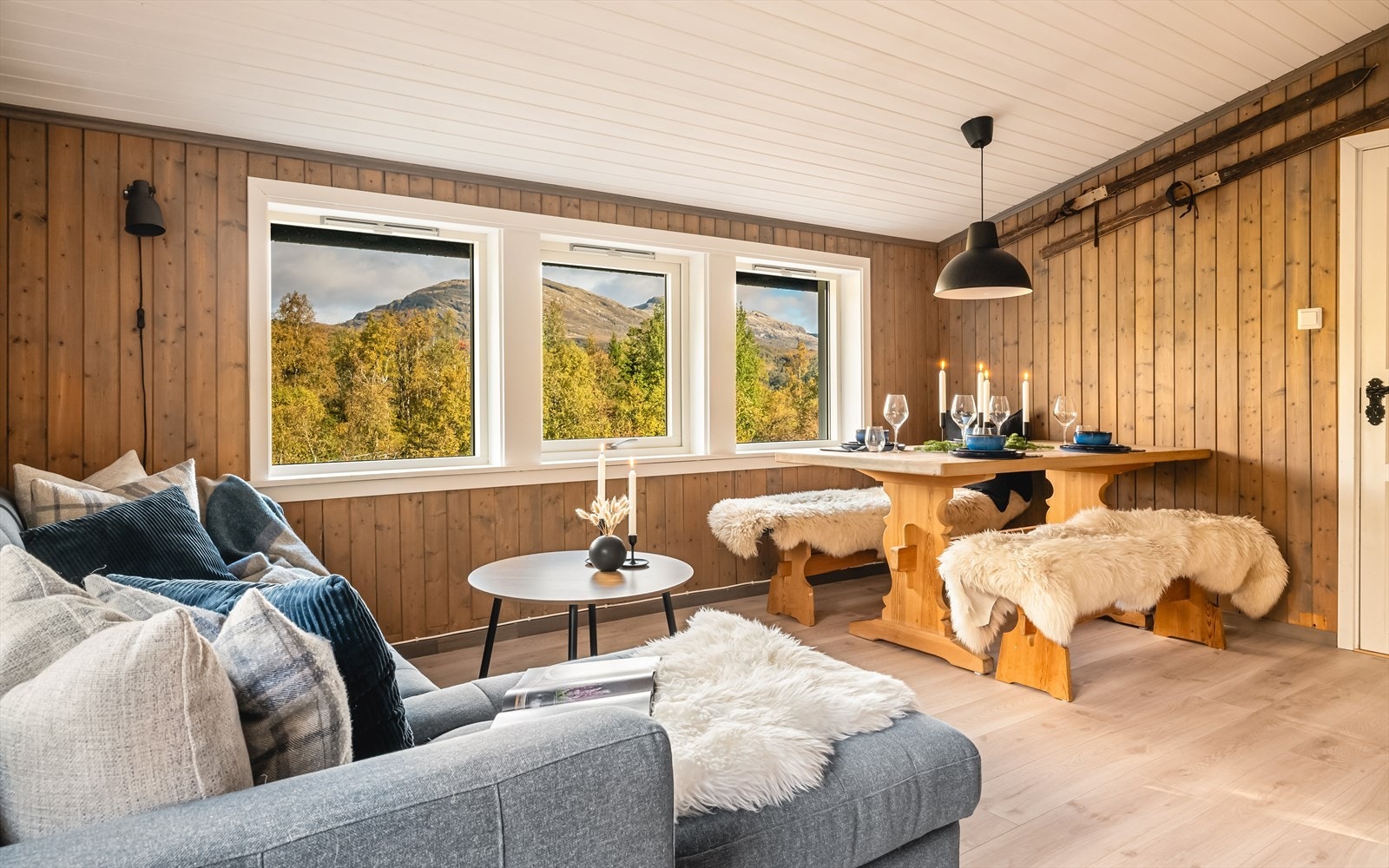 Stuen har et areal på 21,7 m². Galleribilde