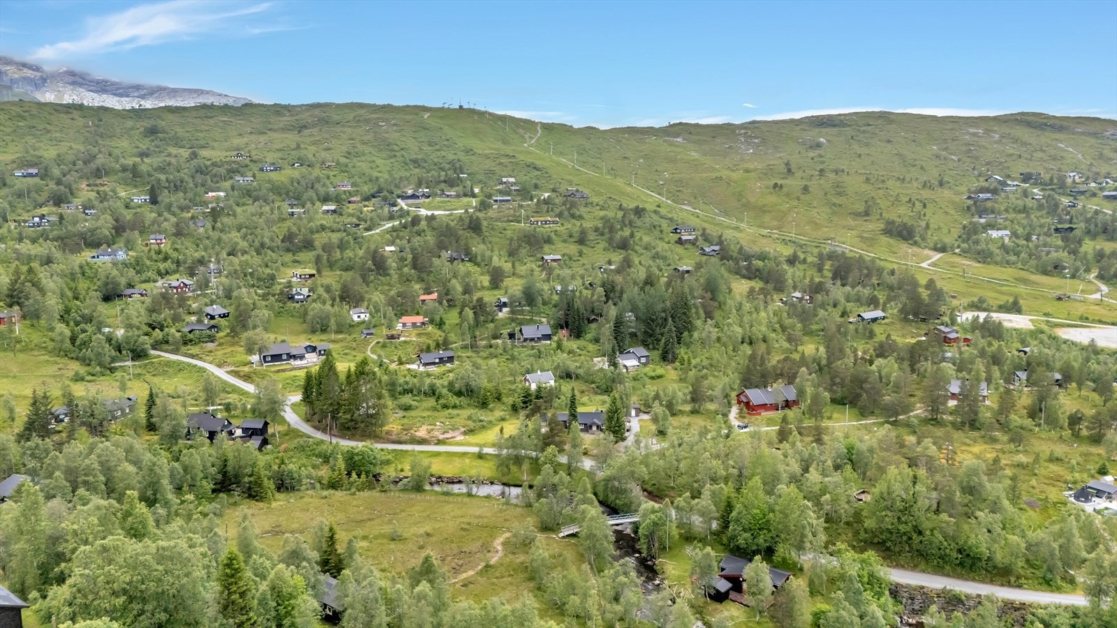 Kvamskogen har en hytteby med rundt 2000 hytter. Galleribilde