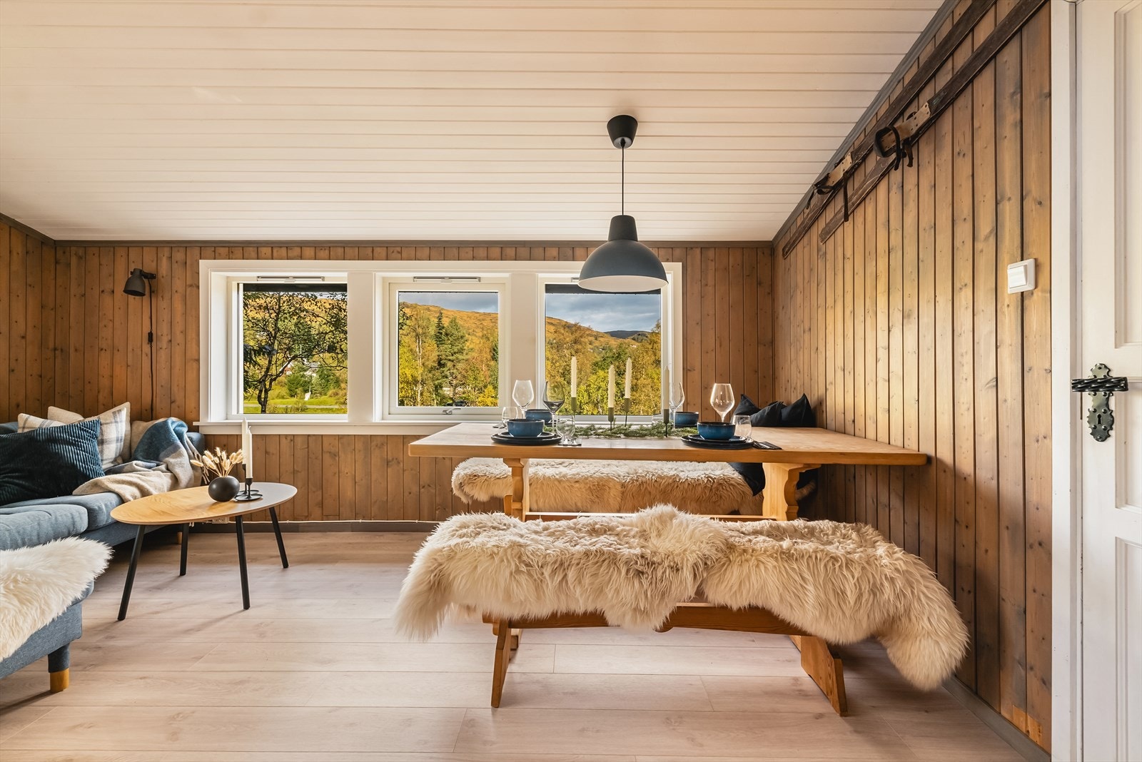 Her kan det innredes med både sofagruppe og spisebord. Galleribilde