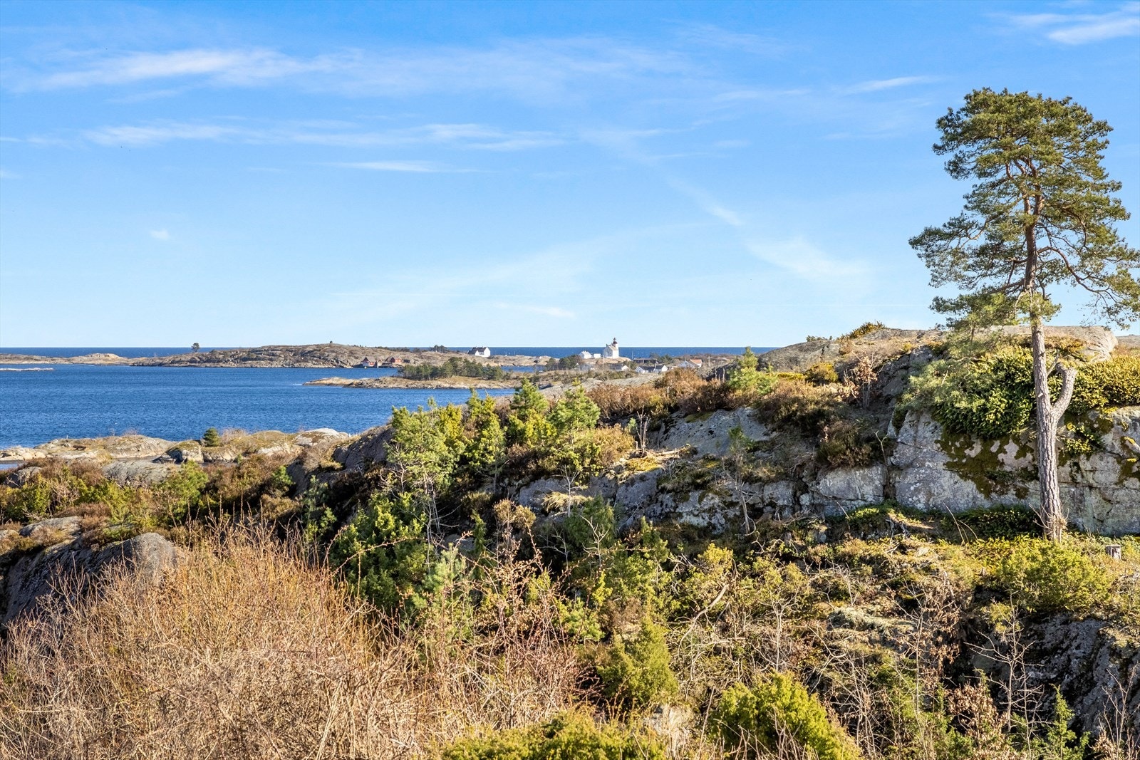 Flott utsikt til Lyngør fyr Galleribilde