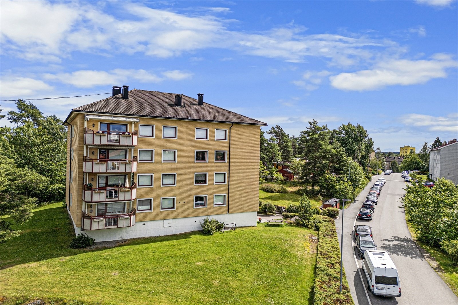 Flott utsyn fra leiligheten. Området består av flotte grøntområder. Galleribilde