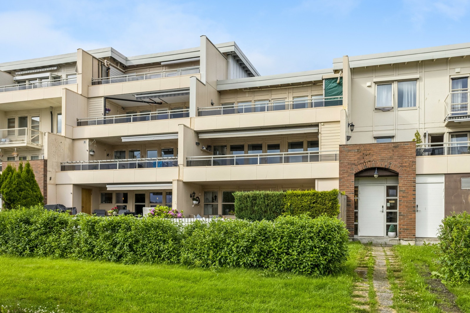 Leiligheten disponerer egen garasjeplass i parkeringskjelleren, med mulighet for installasjon av el-billader. Galleribilde