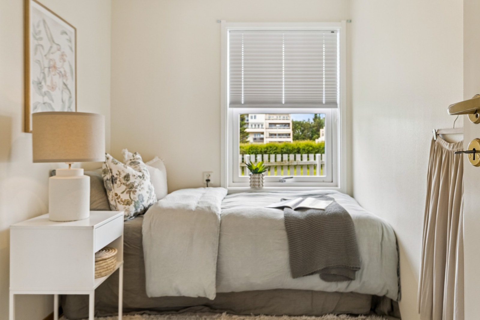 Soverom 2 på 6,2 kvm passer godt som barnerom, gjesterom eller kontor - alt etter behov. Galleribilde