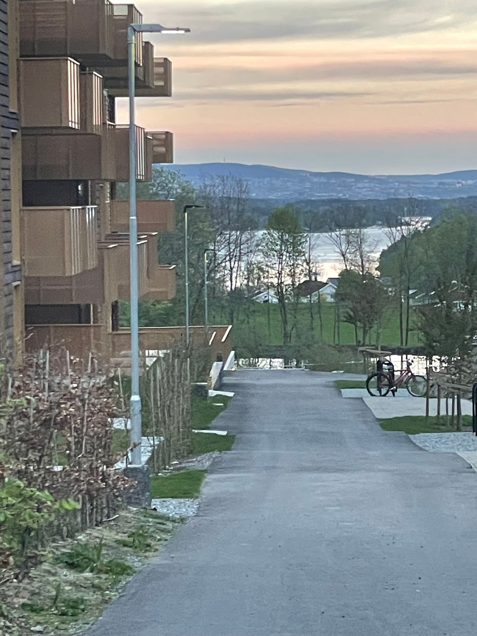 Nær sjø. Utsikt fra veranda. Galleribilde