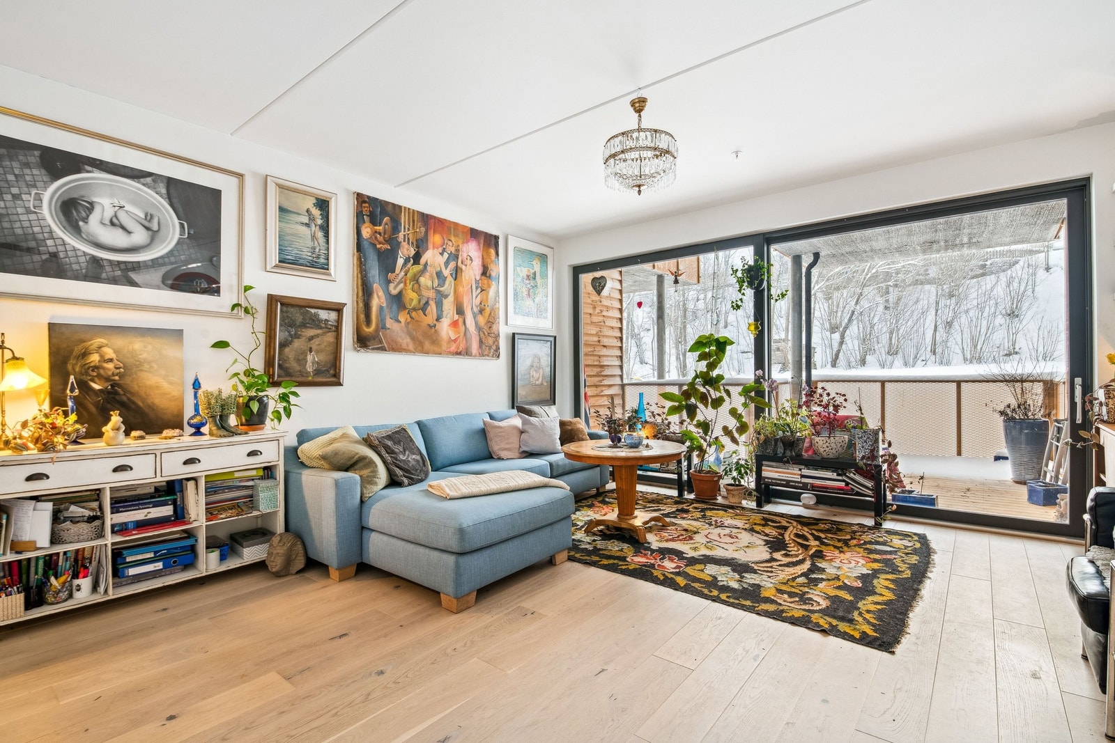 Høyt under taket . Gir stor romfølelse. Galleribilde