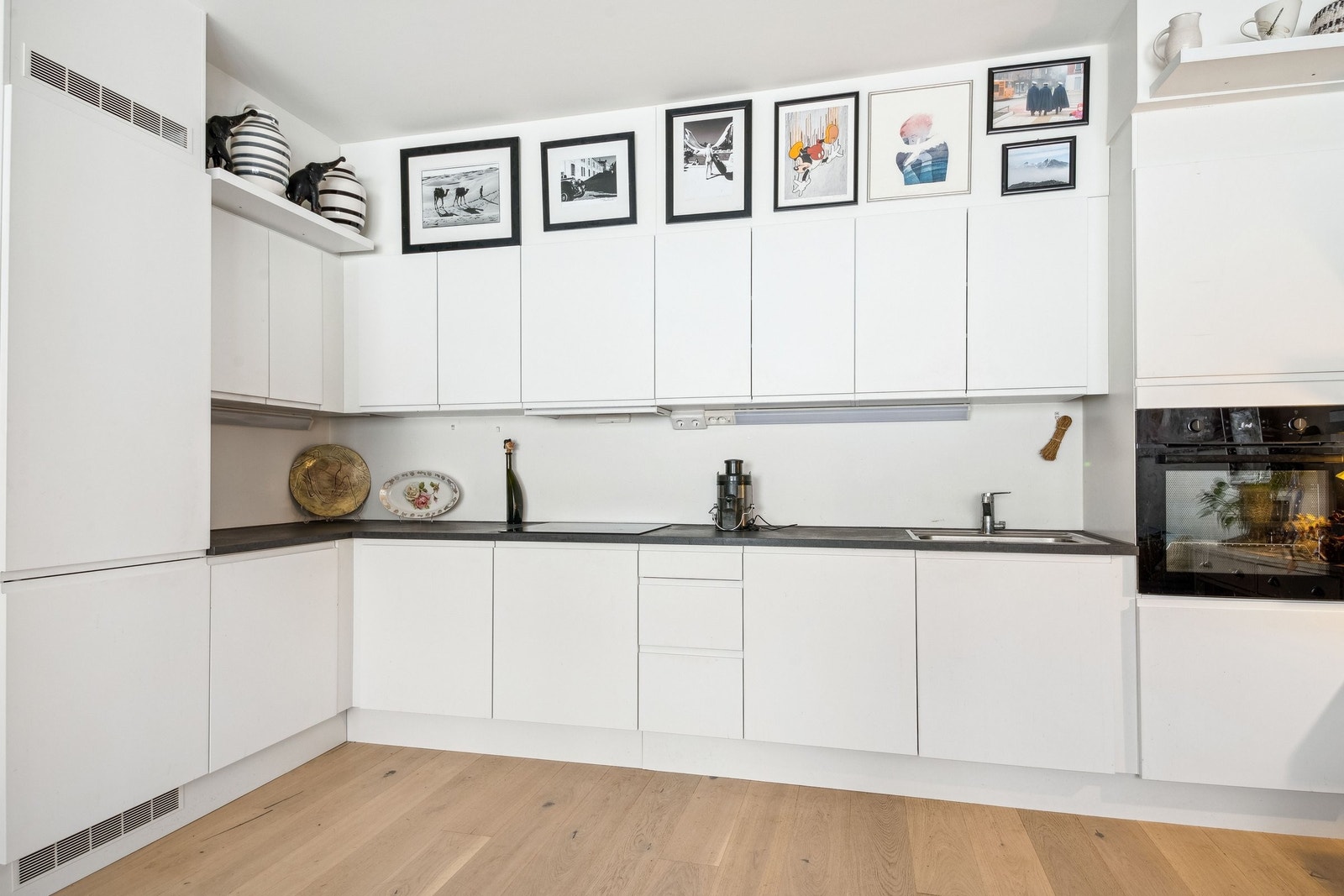 Masse skap lass på kjk. Ubrukt vaskemaskin. Kombiskap etc alt medfølger. Inntregert. Galleribilde